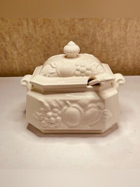 VTG EUC Covered Gravy Sauce Tureen with Ladle in Original Box Complete Set of 3